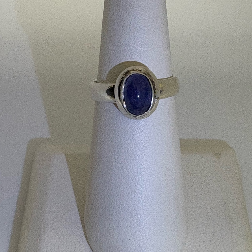 Elegant Natural Tanzanite Ring